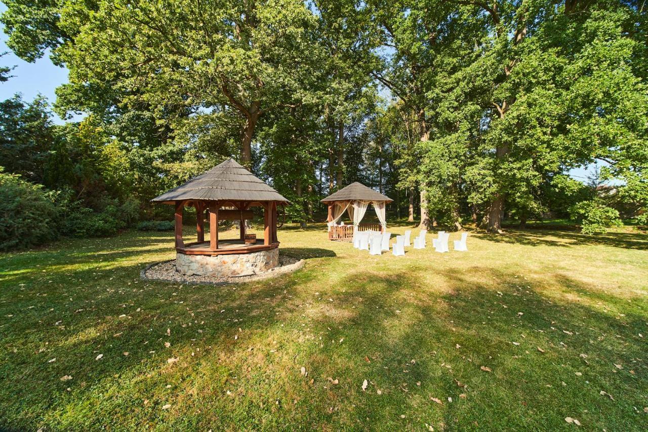 Penzion Zamek Lesany Netvořice Buitenkant foto
