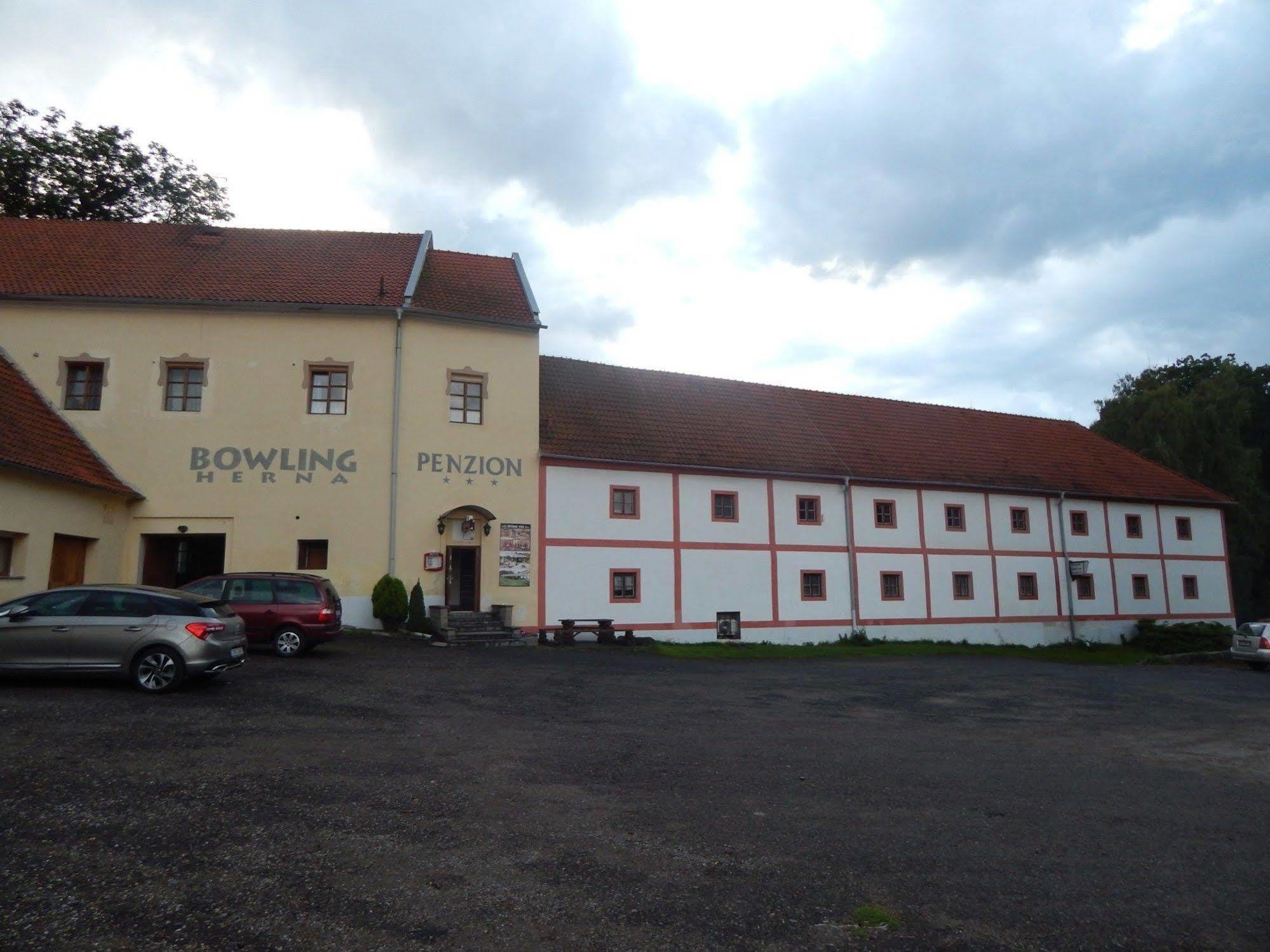 Penzion Zamek Lesany Netvořice Buitenkant foto